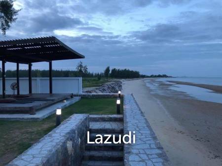 Absolute Beachfront Luxury Mansion in Cha am