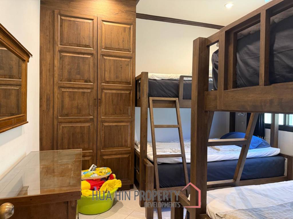 Pool and Mountain view 2 bed Townhouse