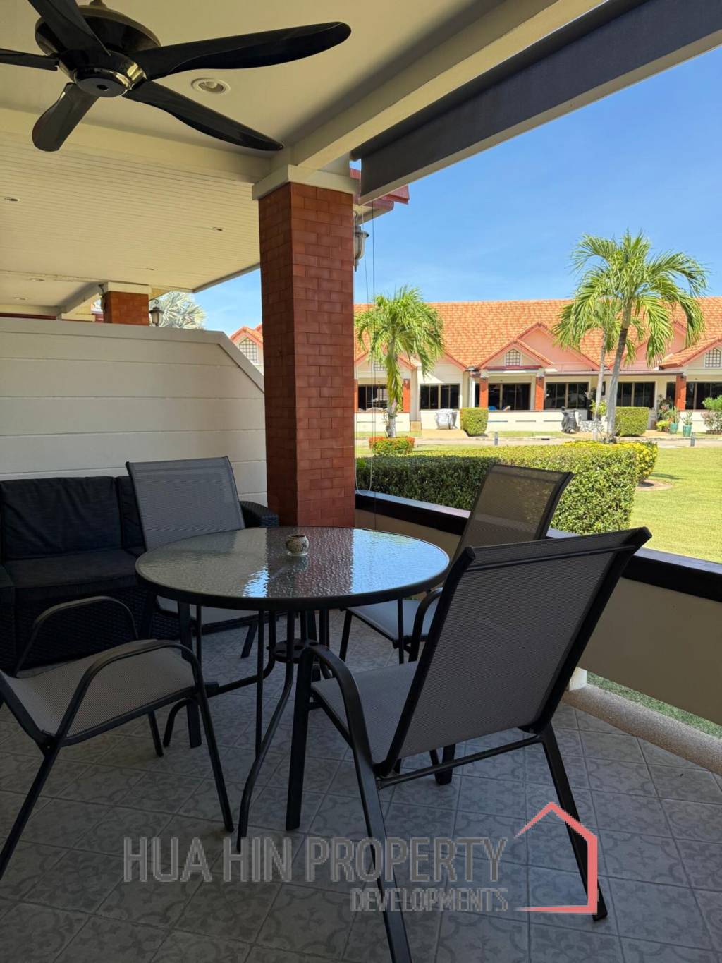 Pool and Mountain view 2 bed Townhouse