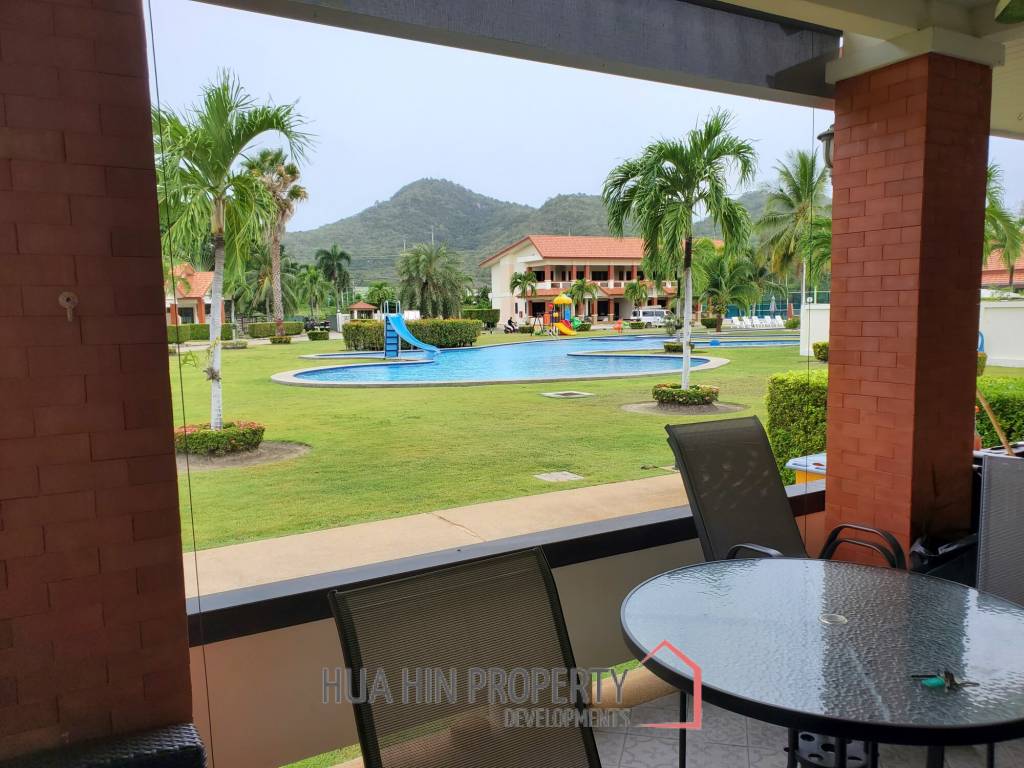 Pool and Mountain view 2 bed Townhouse