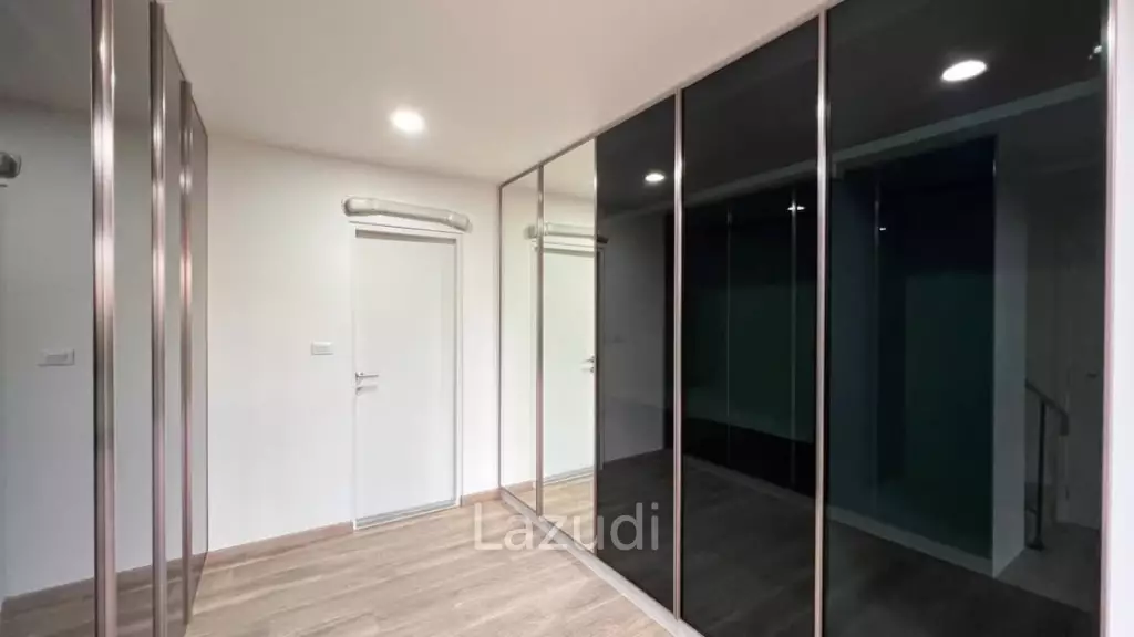 3 bedroom 4 bathroom Townhouse 212 Sqm. at Demi Sathu 49