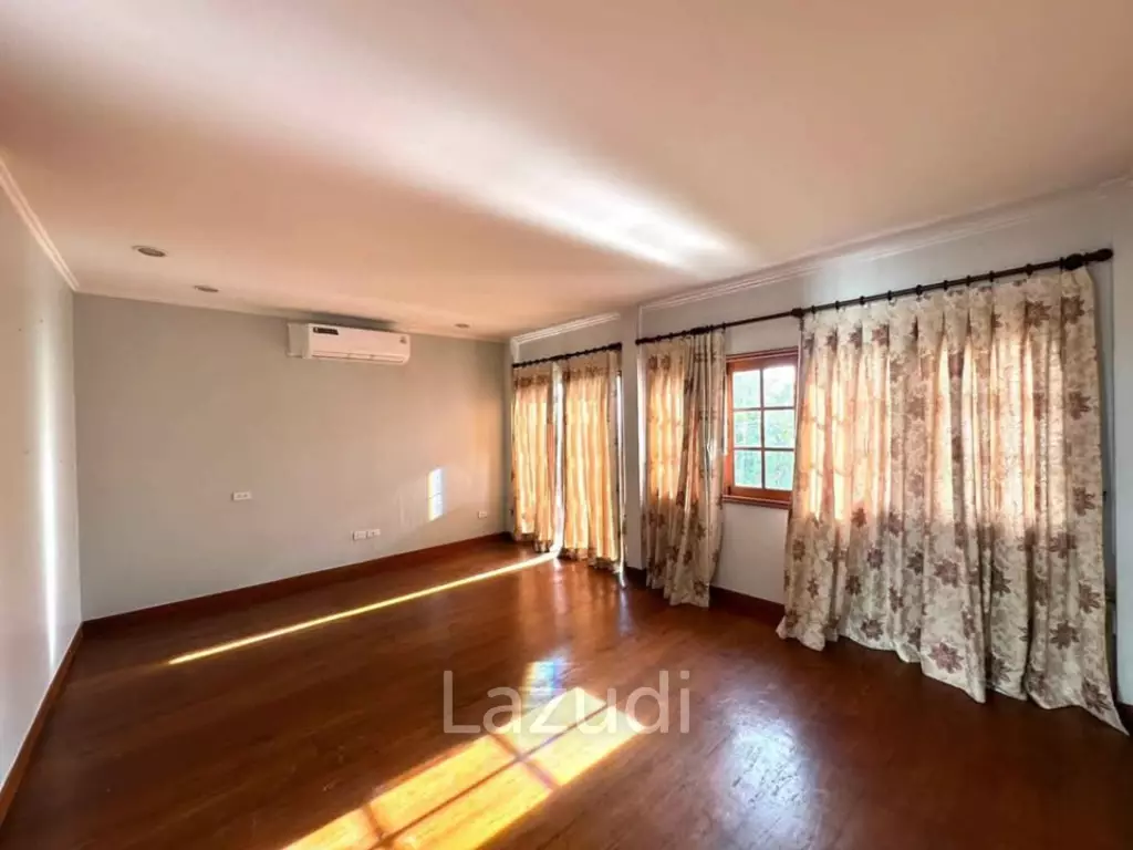 3 Beds 3 Baths 800 SQ.M. House In Pratumnak Hill