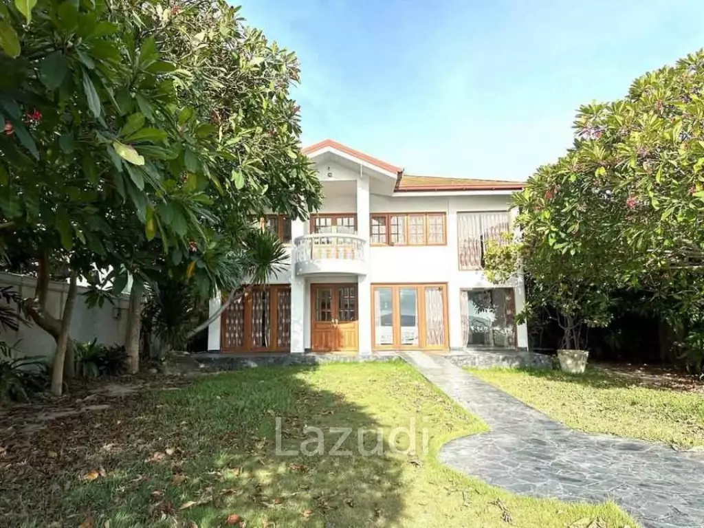 3 Beds 3 Baths 800 SQ.M. House In Pratumnak Hill