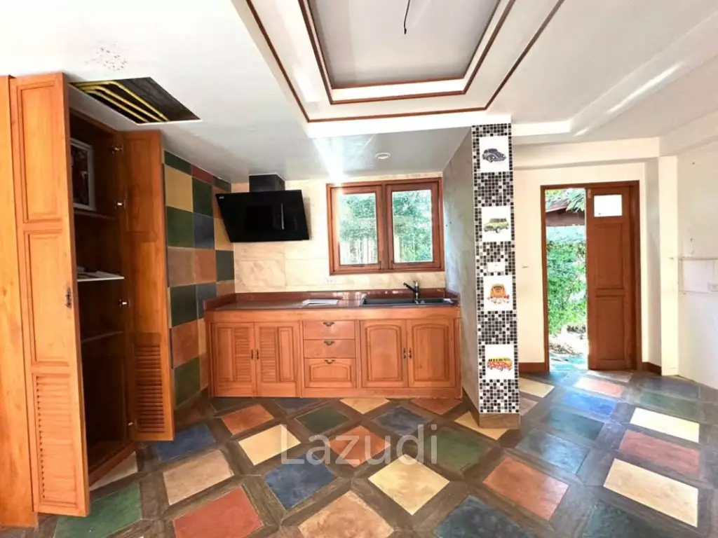 3 Beds 3 Baths 800 SQ.M. House In Pratumnak Hill