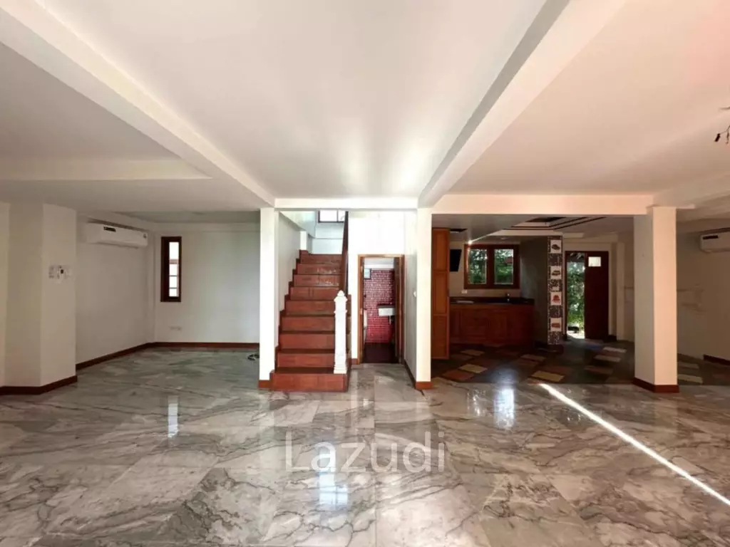 3 Beds 3 Baths 800 SQ.M. House In Pratumnak Hill