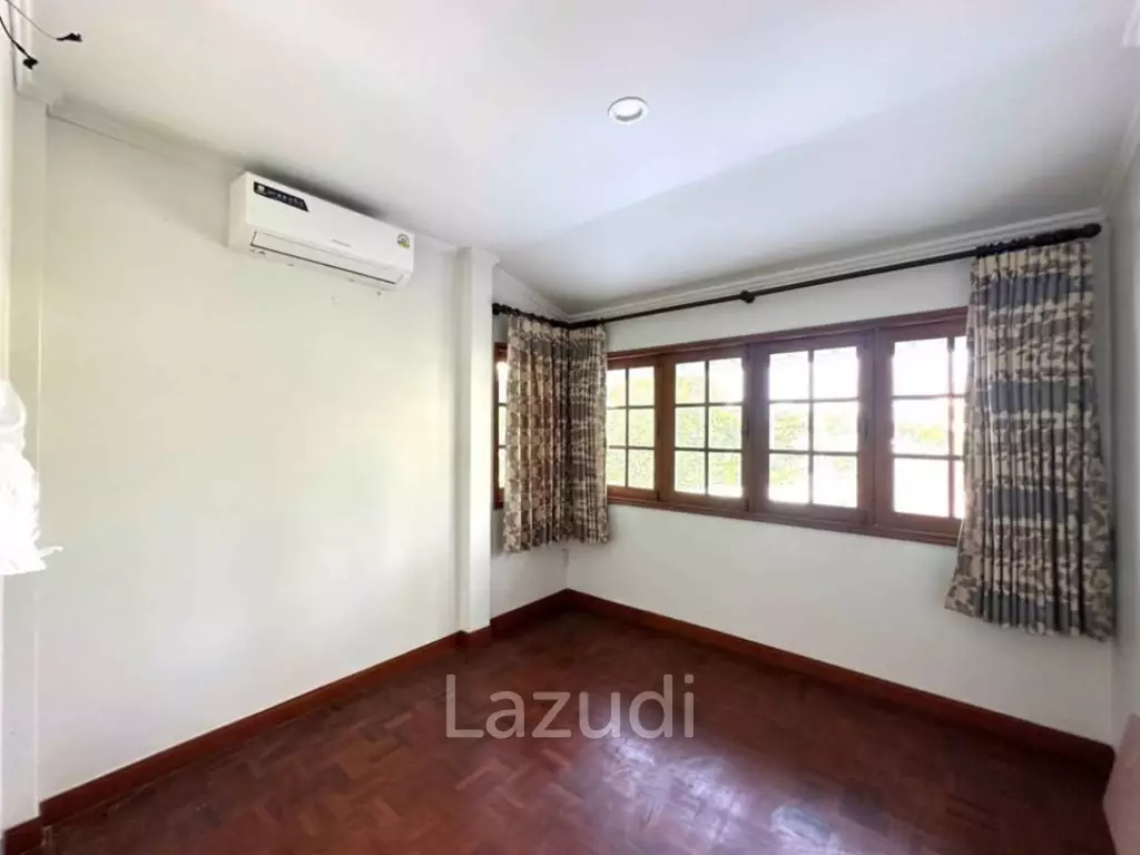 3 Beds 3 Baths 800 SQ.M. House In Pratumnak Hill