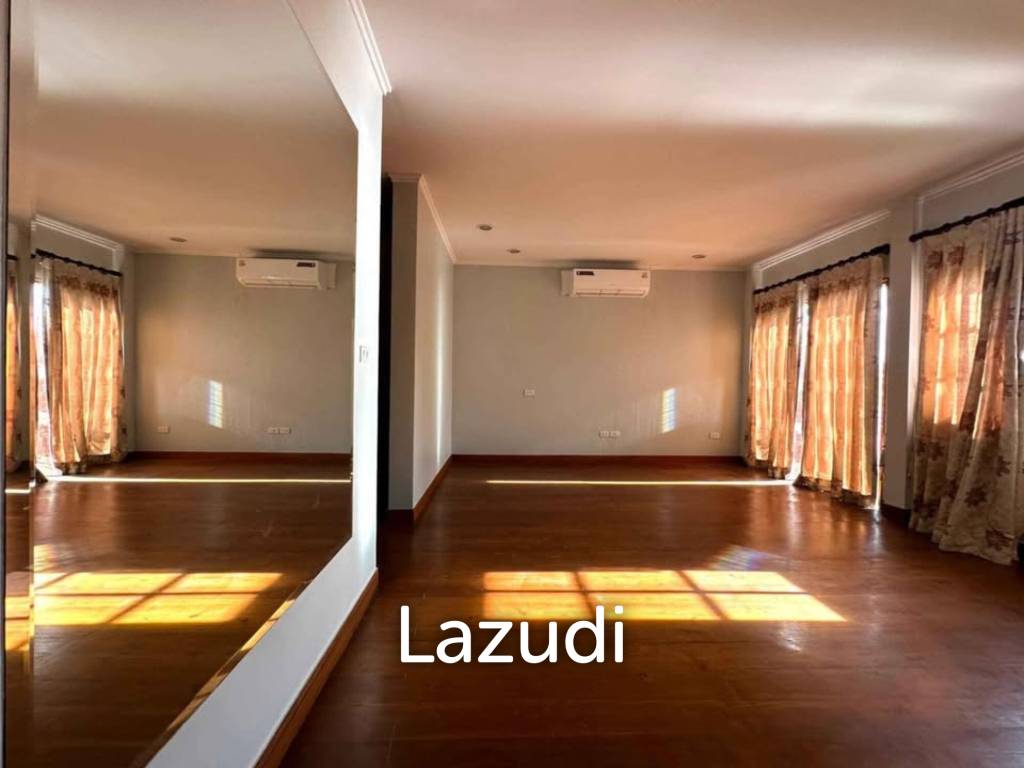 3 Beds 3 Baths 800 SQ.M. House In Pratumnak Hill