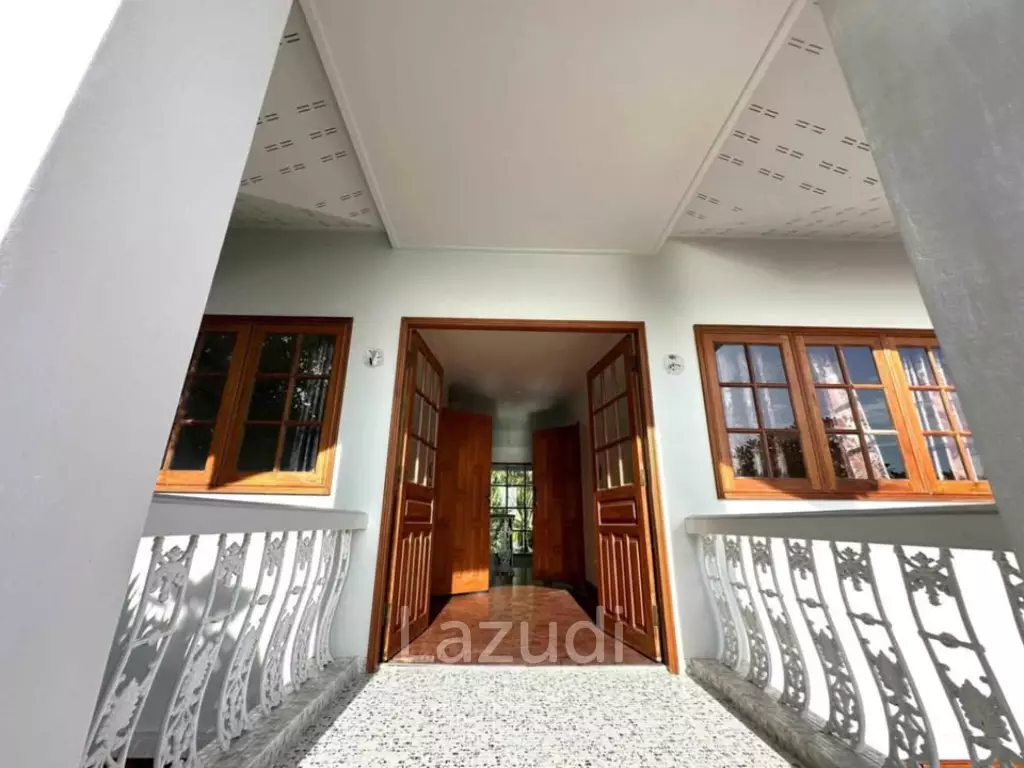 3 Beds 3 Baths 800 SQ.M. House In Pratumnak Hill
