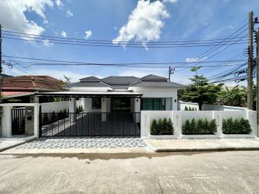 Renovated 3-Bedroom House For Sale In Ratsada, Phuket Renovated 3-Bedroom House For Sale In Ratsada, Phuket