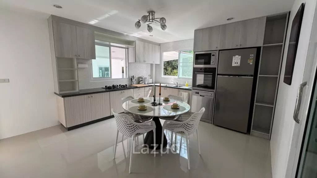 Newly Renovated 6-Bed Family Home with Pool