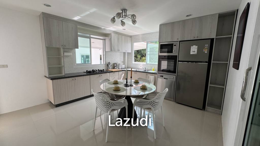 Newly Renovated 6-Bed Family Home with Pool