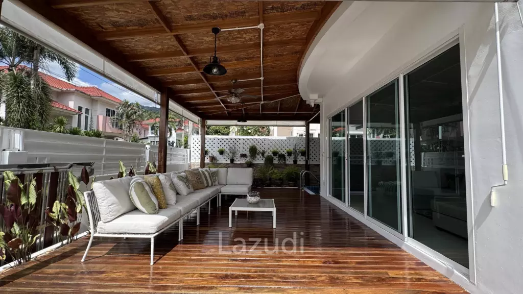 Newly Renovated 6-Bed Family Home with Pool