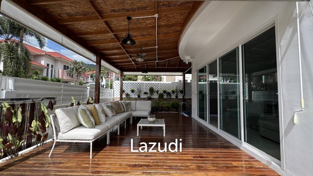 Newly Renovated 6-Bed Family Home with Pool