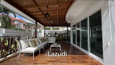 Newly Renovated 6-Bed Family Home with Pool