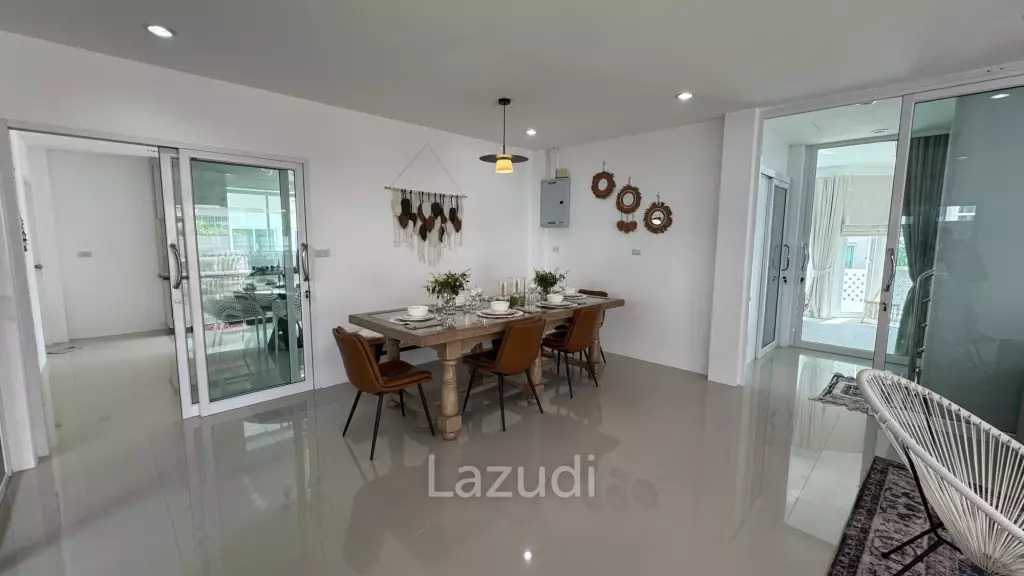 Newly Renovated 6-Bed Family Home with Pool