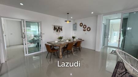 Newly Renovated 6-Bed Family Home with Pool