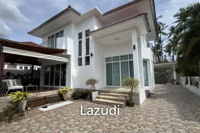 Newly Renovated 6-Bed Family Home with Pool