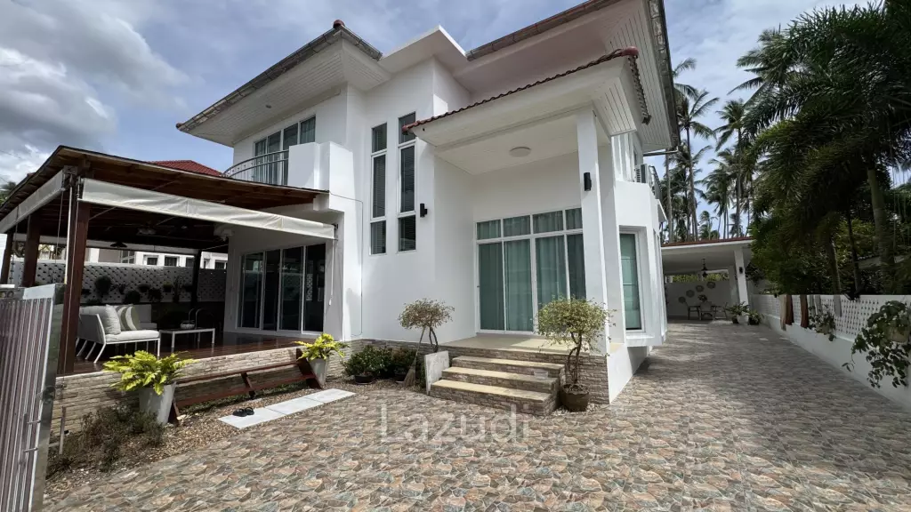 Newly Renovated 6-Bed Family Home with Pool