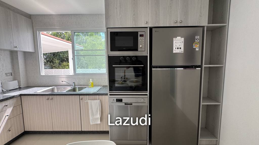 Newly Renovated 6-Bed Family Home with Pool