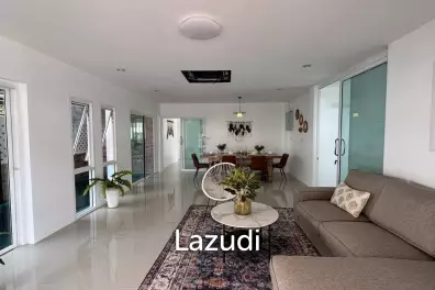 Newly Renovated 6-Bed Family Home with Pool