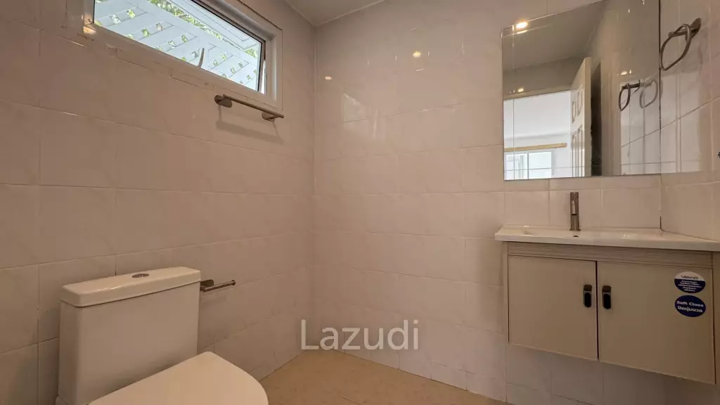 Newly Renovated 6-Bed Family Home with Pool