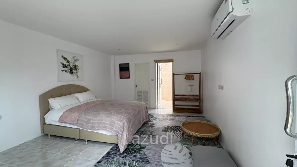 Newly Renovated 6-Bed Family Home with Pool