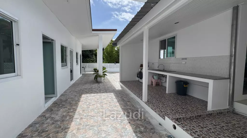 Newly Renovated 6-Bed Family Home with Pool