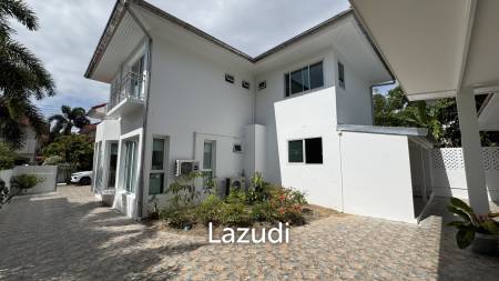 Newly Renovated 6-Bed Family Home with Pool