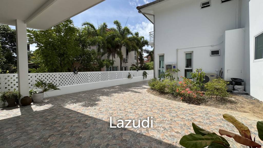 Newly Renovated 6-Bed Family Home with Pool