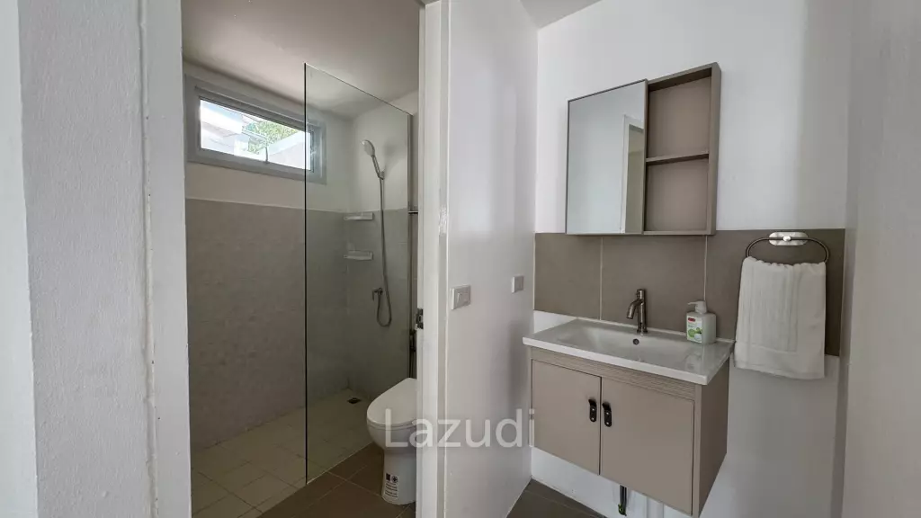 Newly Renovated 6-Bed Family Home with Pool