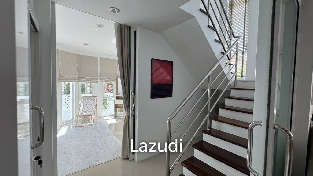 Newly Renovated 6-Bed Family Home with Pool