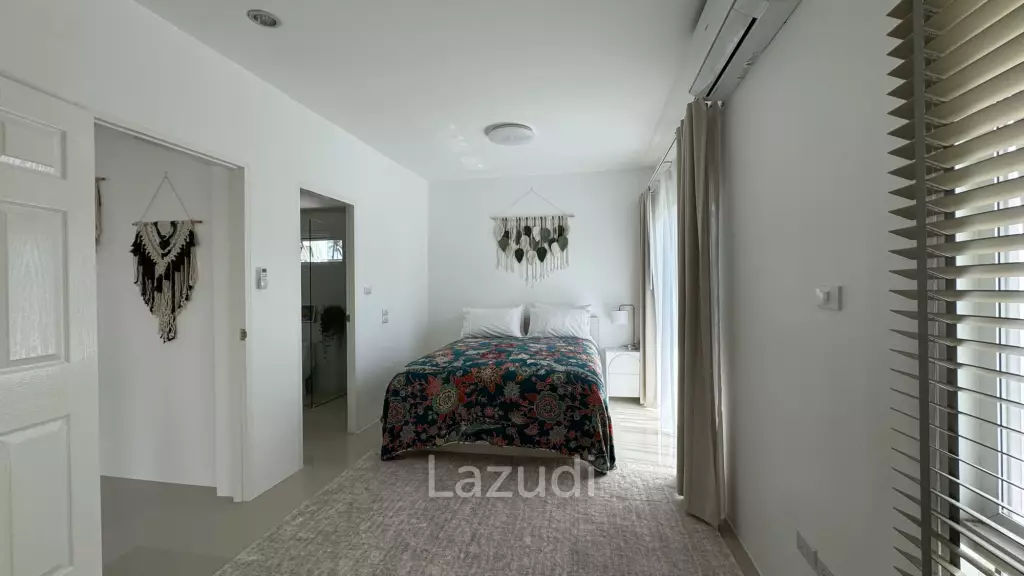 Newly Renovated 6-Bed Family Home with Pool