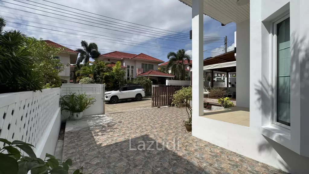 Newly Renovated 6-Bed Family Home with Pool