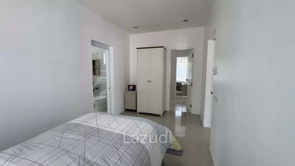 Newly Renovated 6-Bed Family Home with Pool