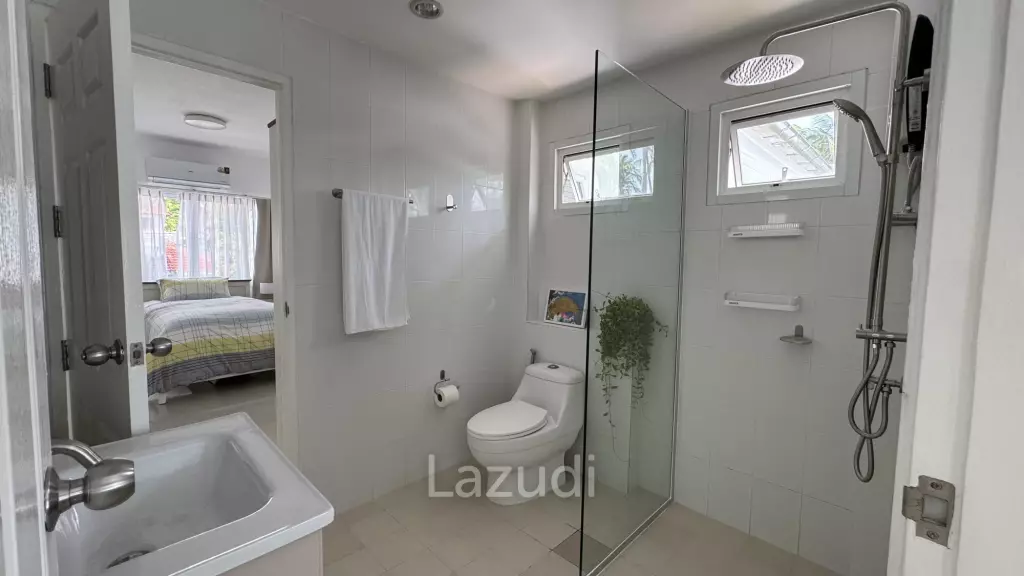 Newly Renovated 6-Bed Family Home with Pool
