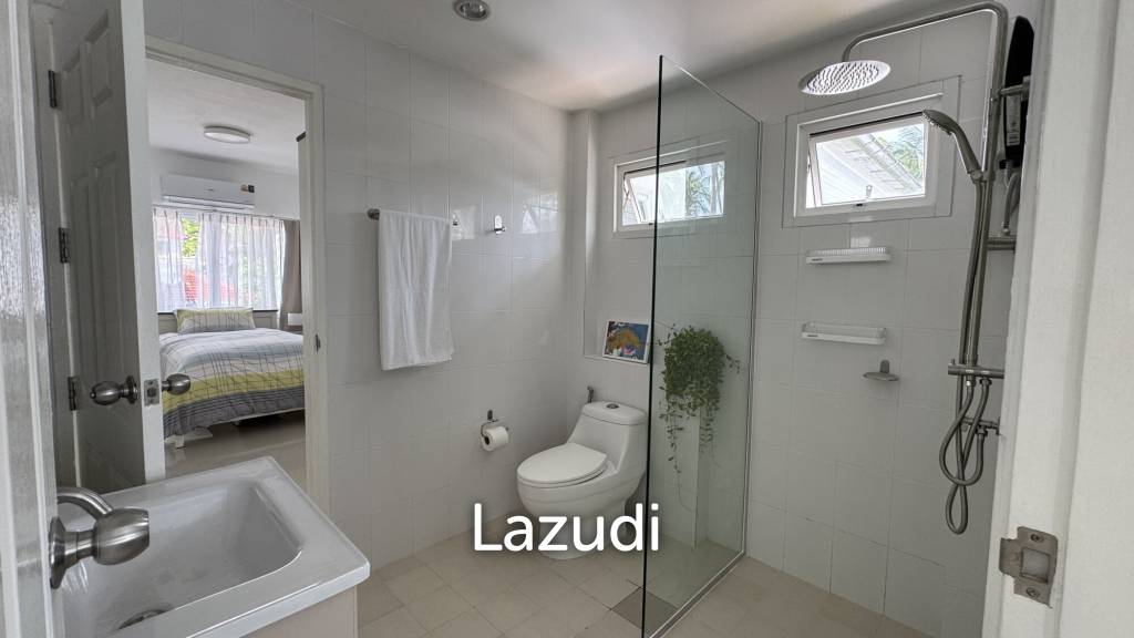 Newly Renovated 6-Bed Family Home with Pool