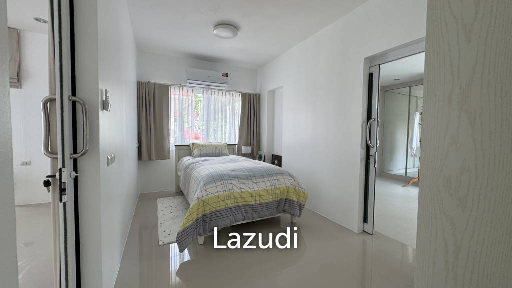 Newly Renovated 6-Bed Family Home with Pool