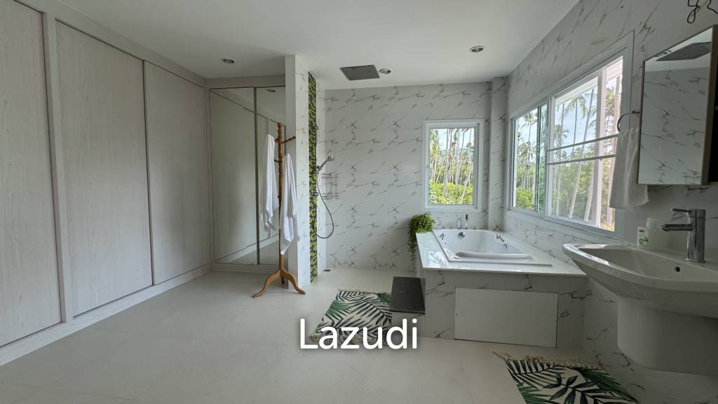 Newly Renovated 6-Bed Family Home with Pool