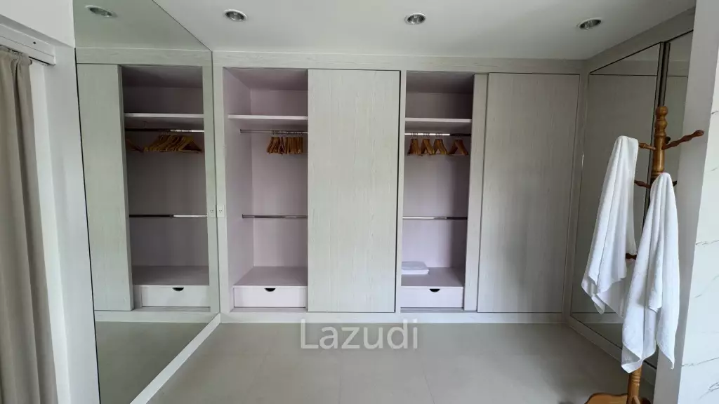 Newly Renovated 6-Bed Family Home with Pool