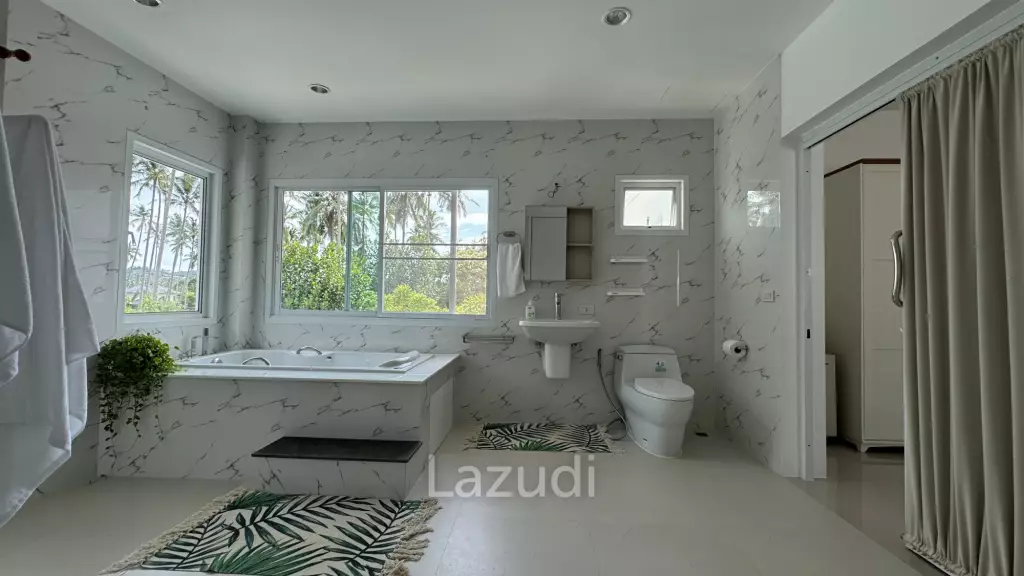 Newly Renovated 6-Bed Family Home with Pool