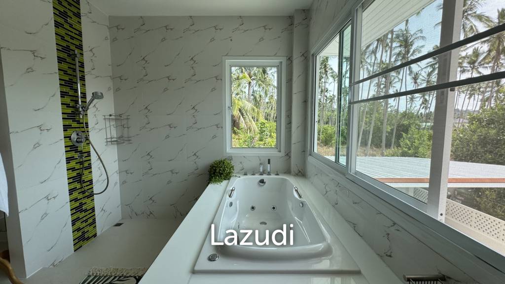 Newly Renovated 6-Bed Family Home with Pool