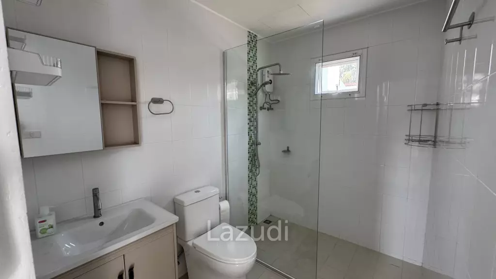 Newly Renovated 6-Bed Family Home with Pool