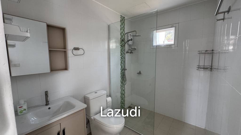 Newly Renovated 6-Bed Family Home with Pool