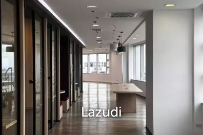 Spacious Office at All Seasons Place Bangkok