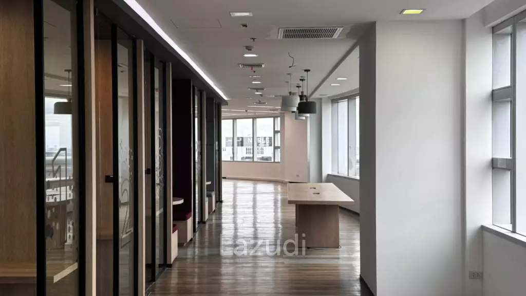 Spacious Office at All Seasons Place Bangkok