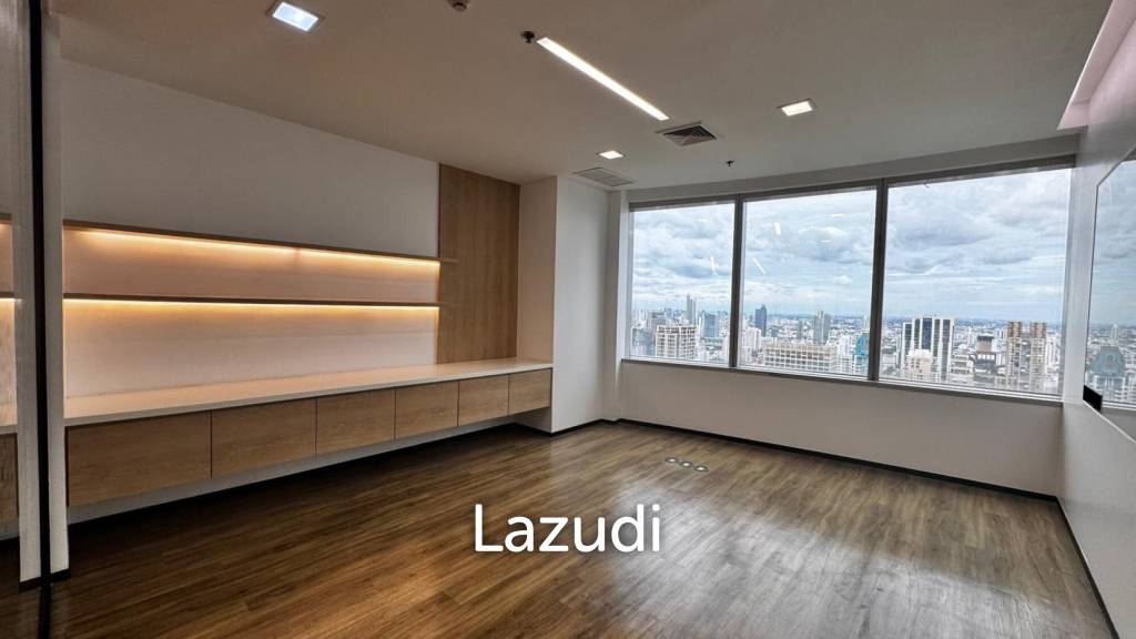 Spacious Office at All Seasons Place Bangkok
