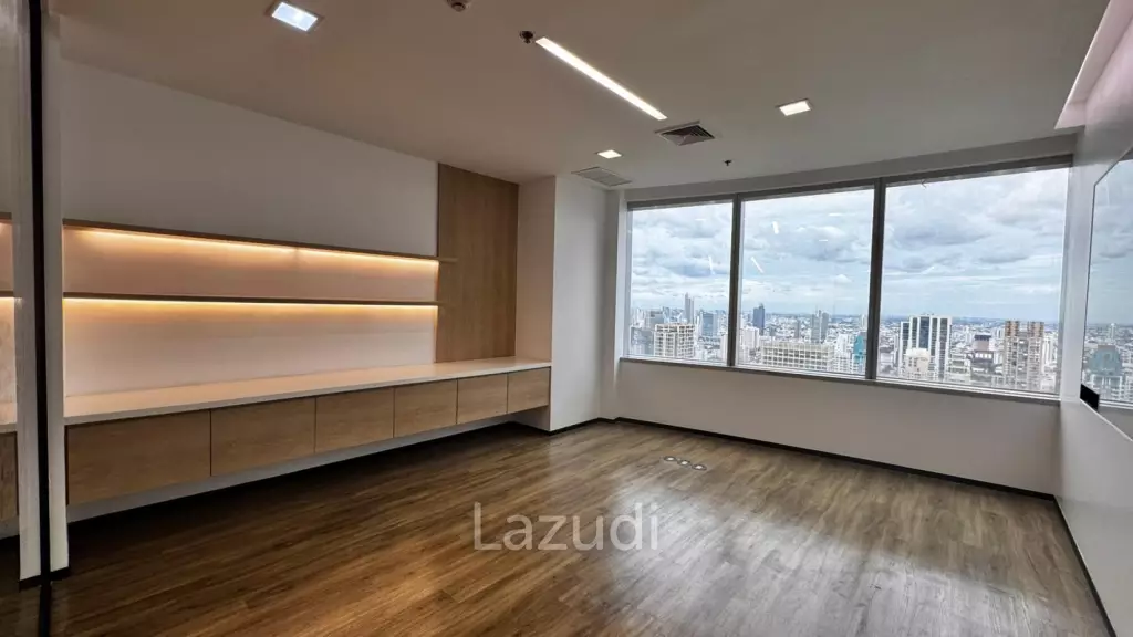 Spacious Office at All Seasons Place Bangkok