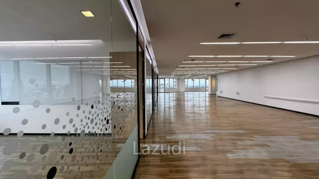 Spacious Office at All Seasons Place Bangkok