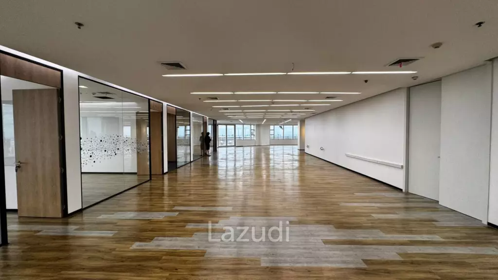 Spacious Office at All Seasons Place Bangkok