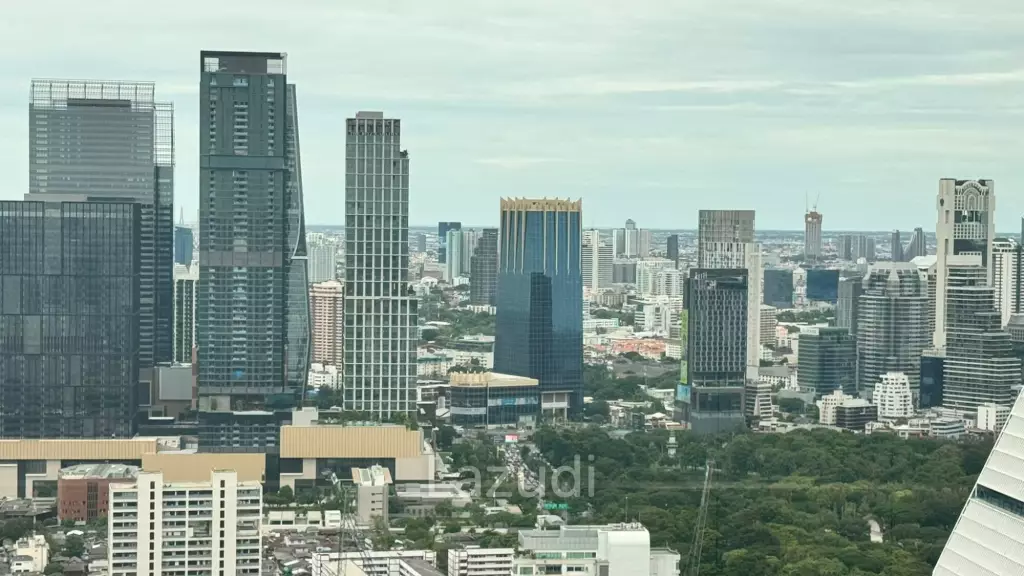 Spacious Office at All Seasons Place Lumphini